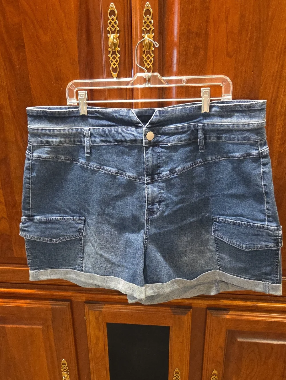 ARULA Women’s Denim Cargo Shorts - Blue Wash - Picture 1 of 3